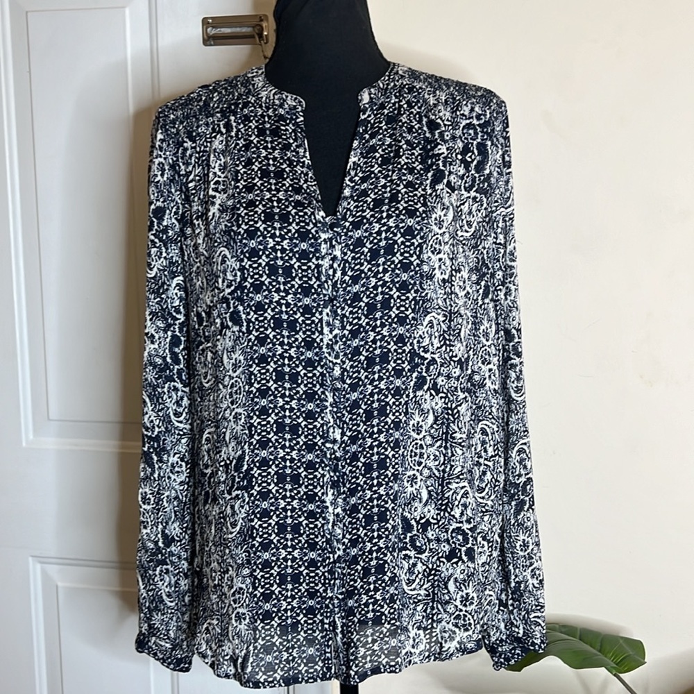 Lucky Brand long sleeve
patterned shirt Size M